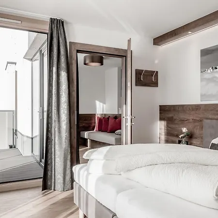 The View By Regina Зельден